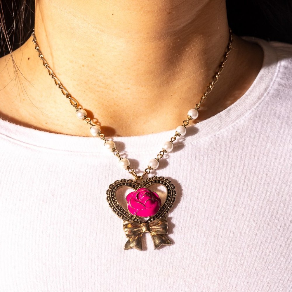 Betseyville/Betsey Johnson heart necklace